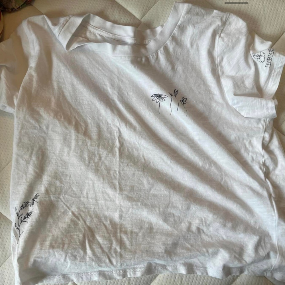 White t-shirt